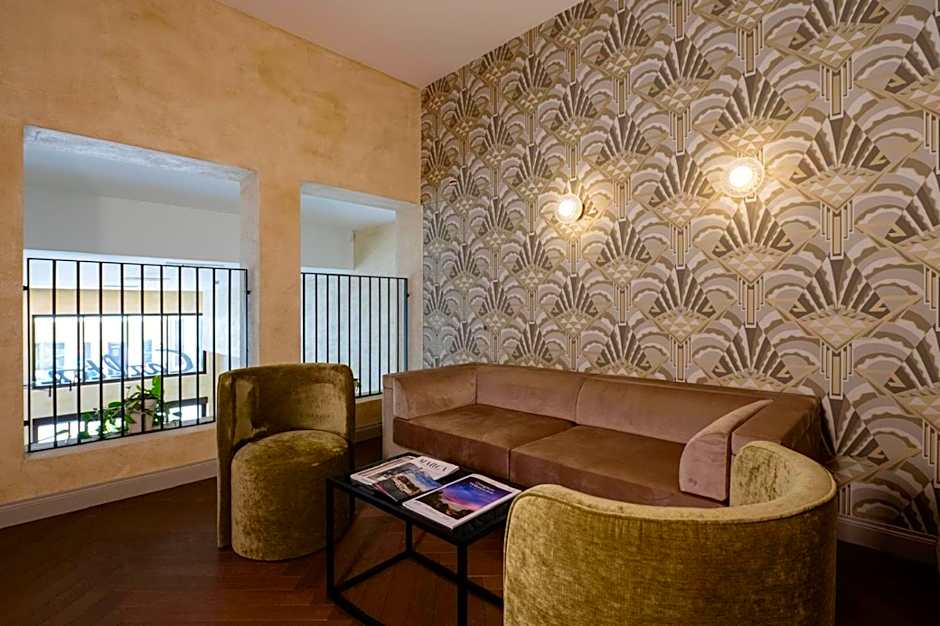 Porta Altinia Suites