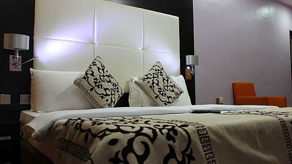 Downtown Royal Hotel GRA