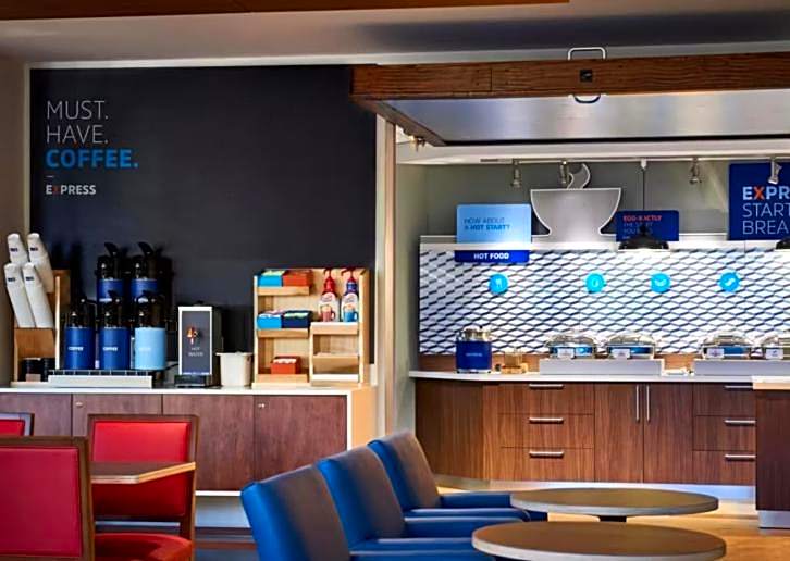 Holiday Inn Express & Suites - Detroit - Dearborn By IHG