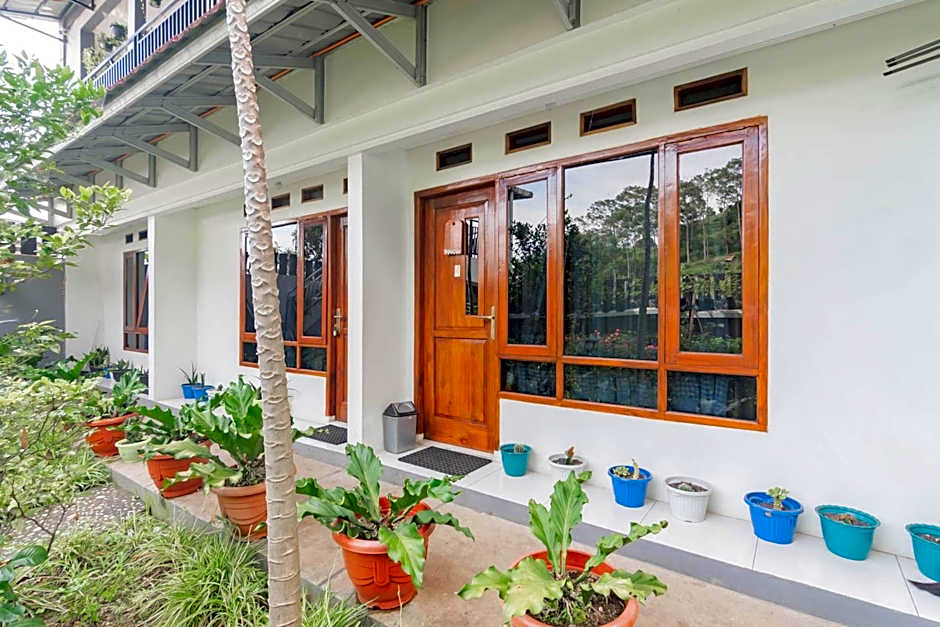 Erika Homestay Lembang Mitra RedDoorz