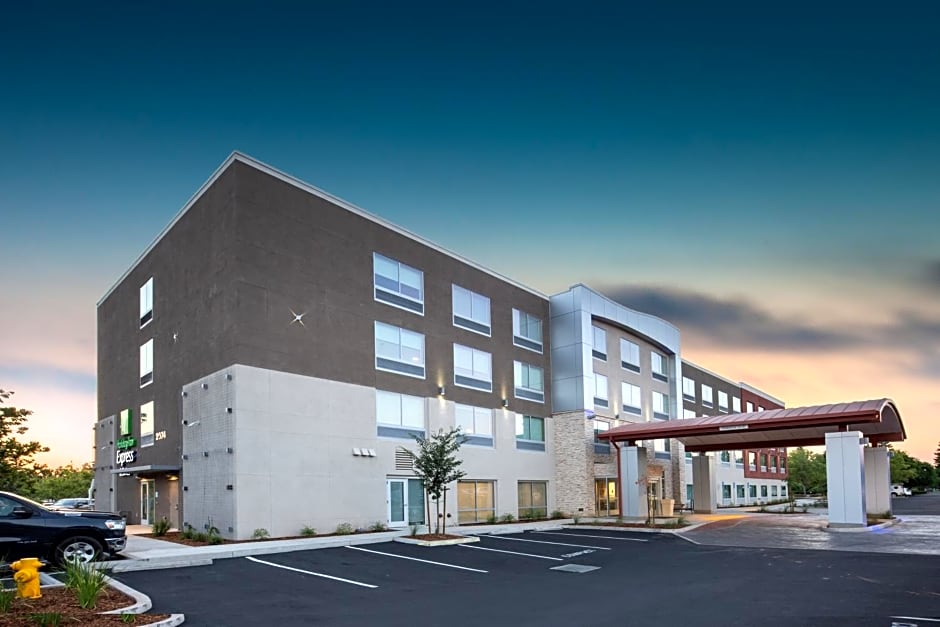 Holiday Inn Express And Suites Chico By IHG