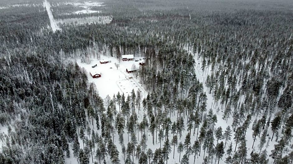 Old Pine Husky Lodge