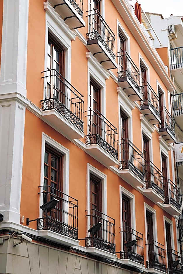 Honest Granada Hotel