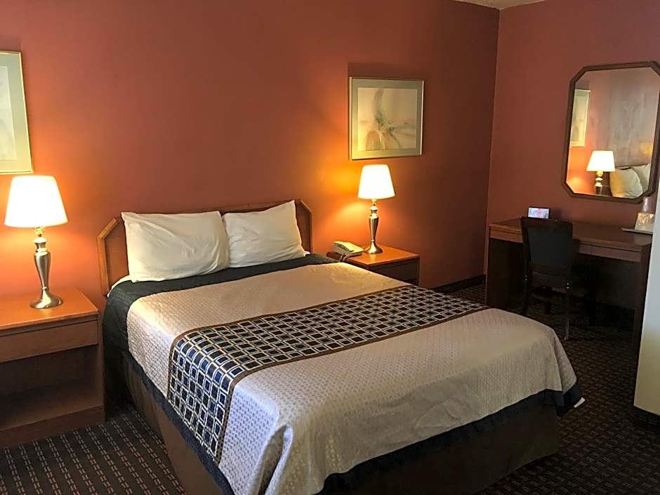 Photo 1 of 4 of 1 Queen Bed