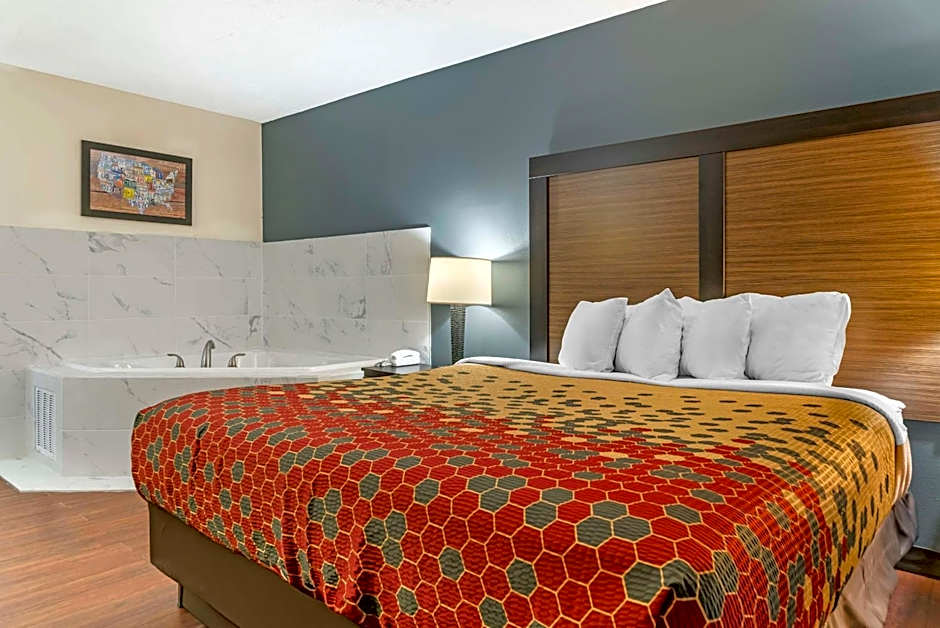 Econo Lodge Traverse City South