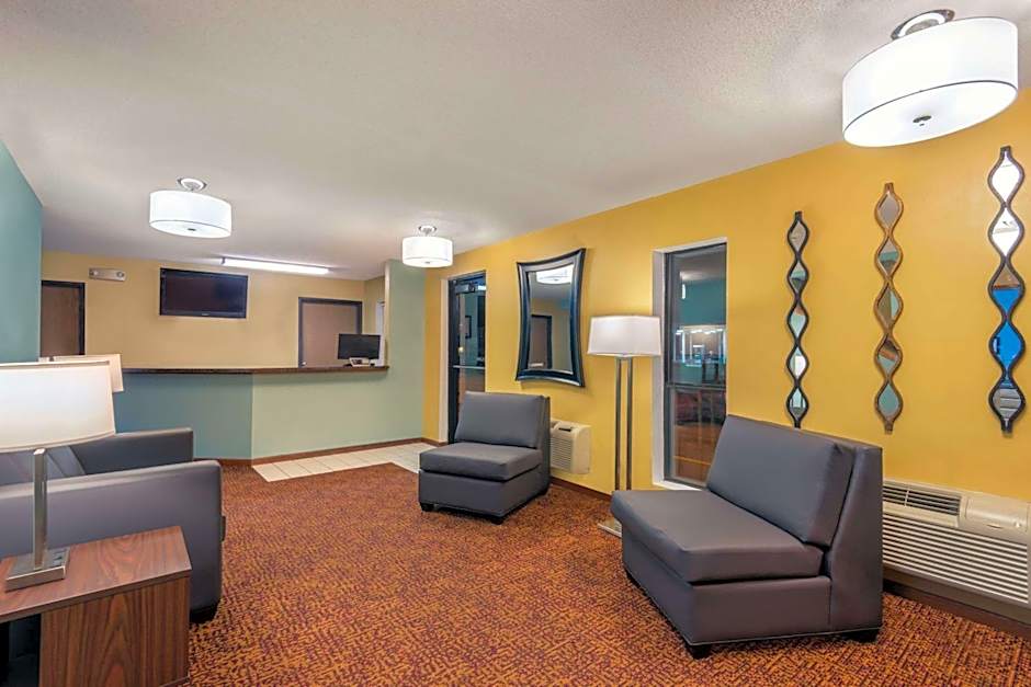 Super 8 by Wyndham Wakeeney