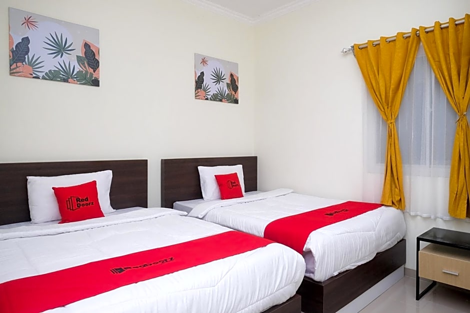 RedDoorz near Kawasan Bandara Ahmad Yani Semarang 2