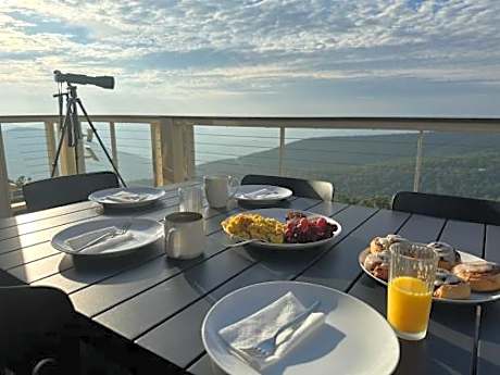 Apartment with Mountain View