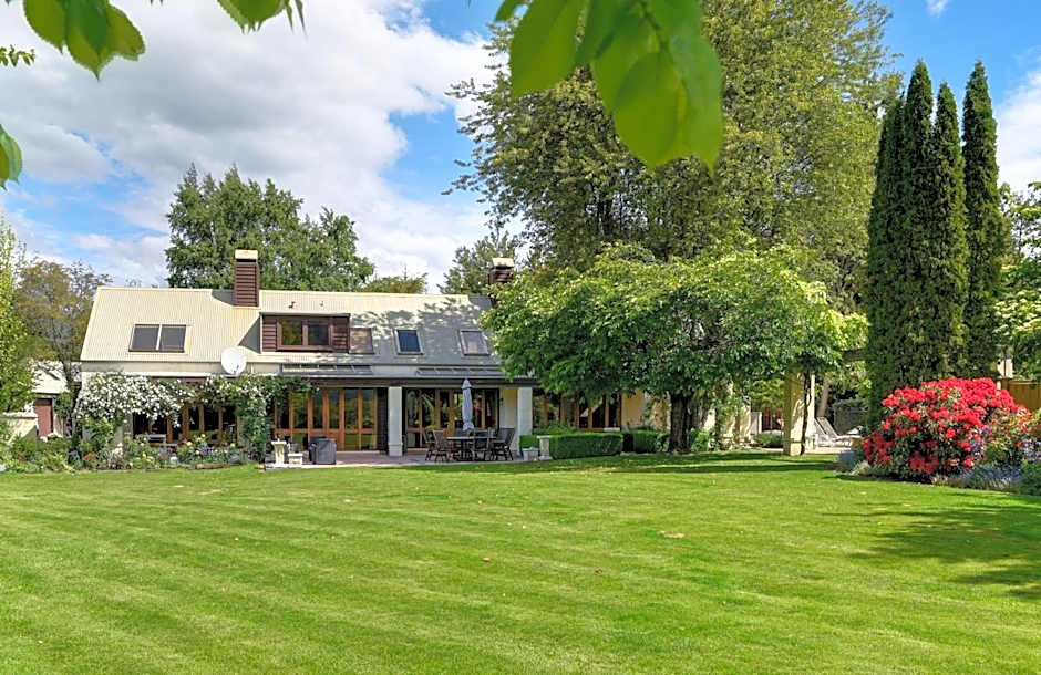 Manata Homestead & Lodge