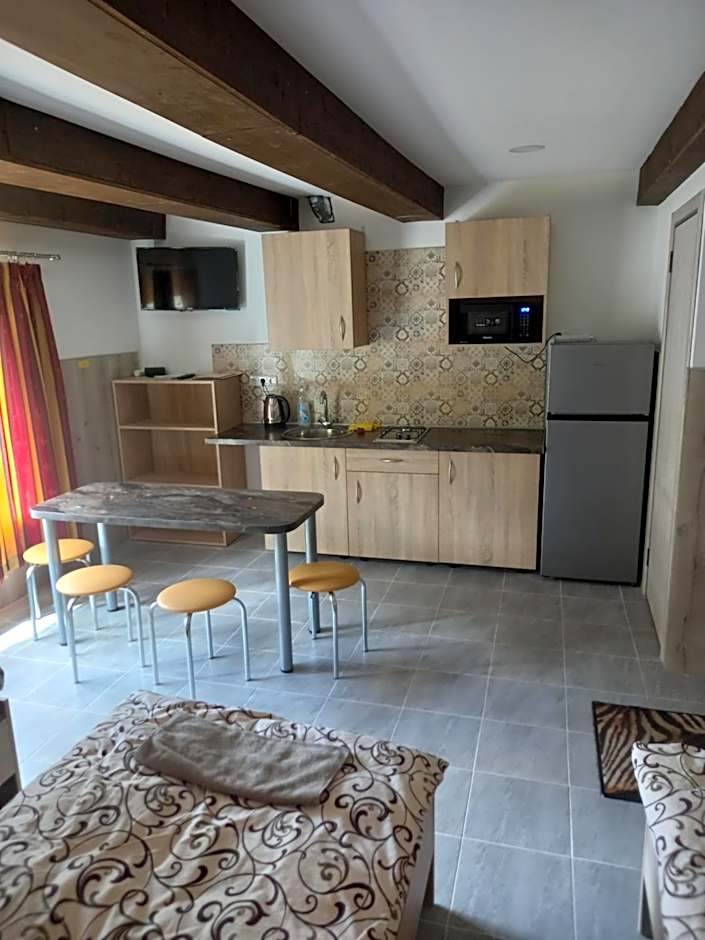 ROOMS FOR RENT