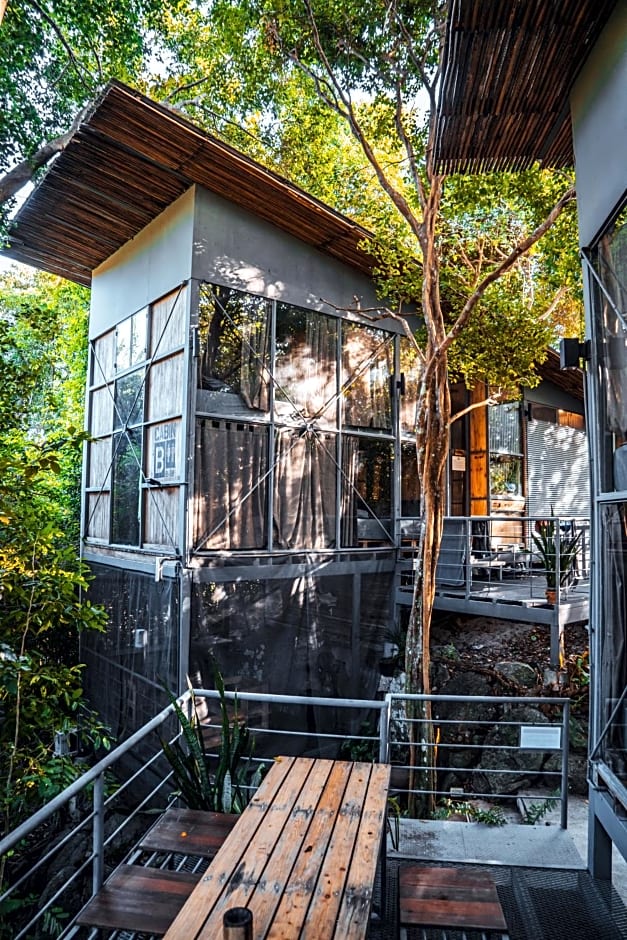 Warehouse Hostel Koh Tao