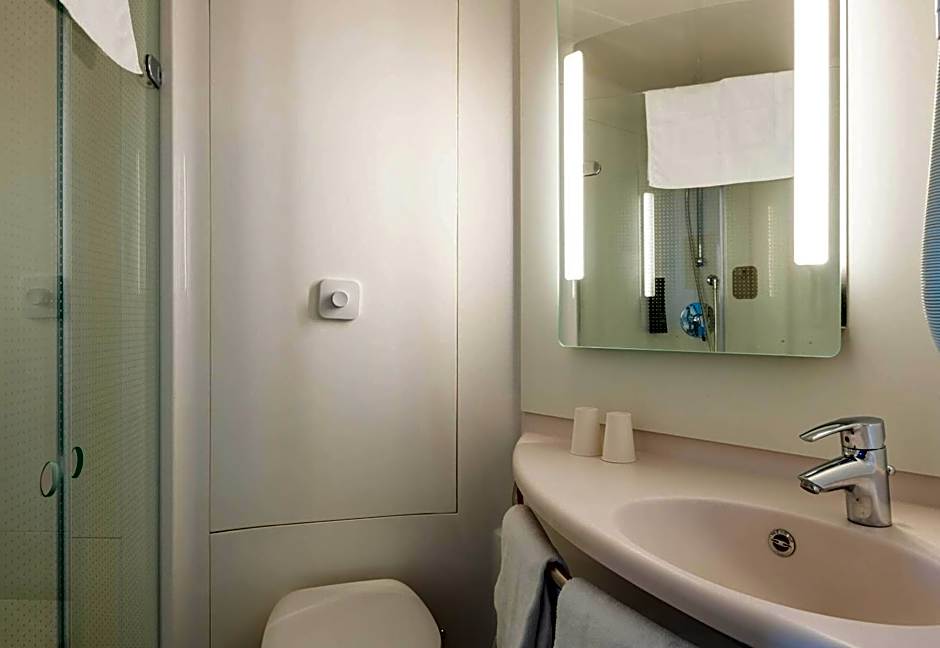 B&B HOTEL Calais Terminal Cité Europe 3 étoiles