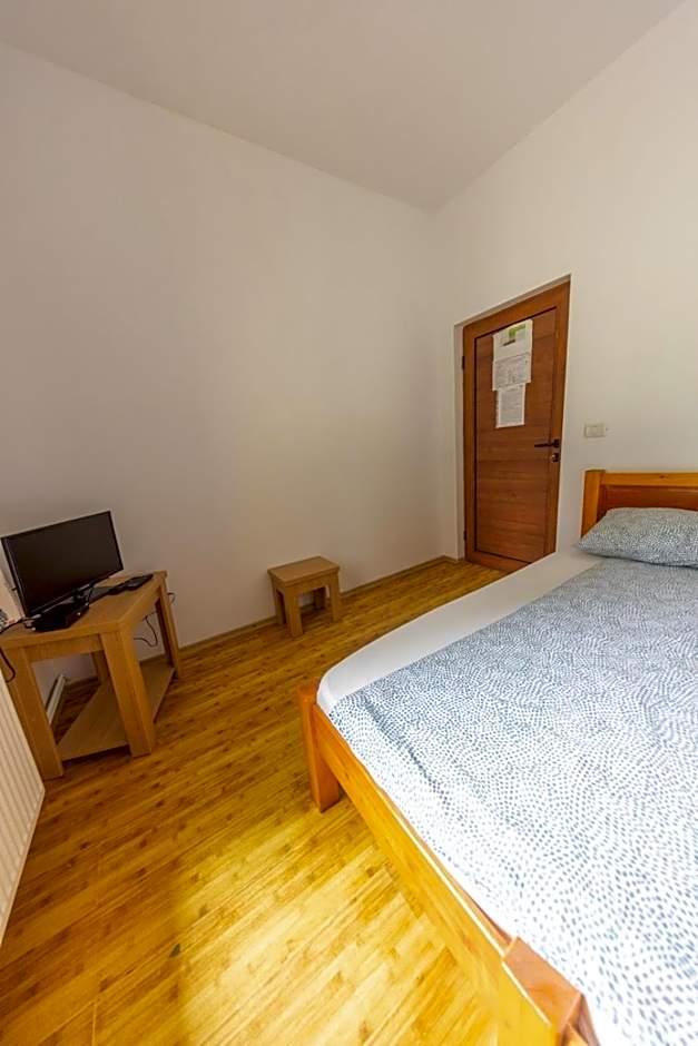 Route 68 Hostel Gurasada Park