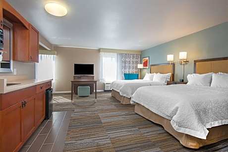 2 QUEENS SUITE NONSMOKING HDTV/FREE WI-FI/HOT BREAKFAST INCLUDED WORK AREA