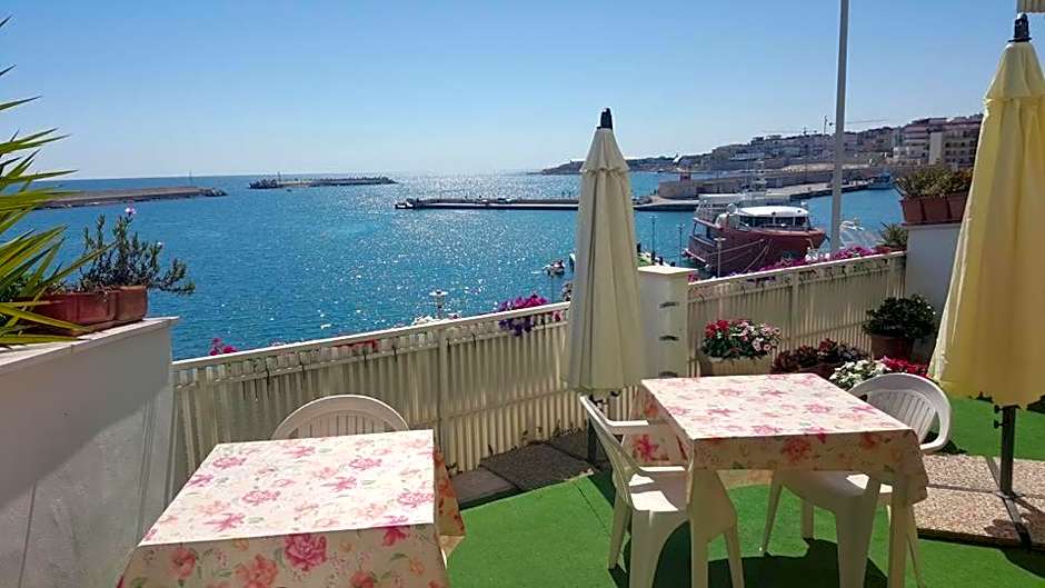 B&B LA BAIA Sea Rooms