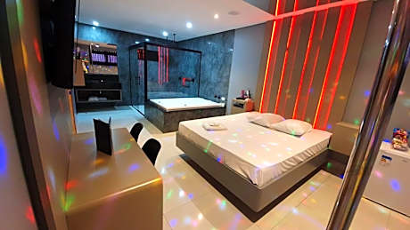 Deluxe Suite with Spa Bath