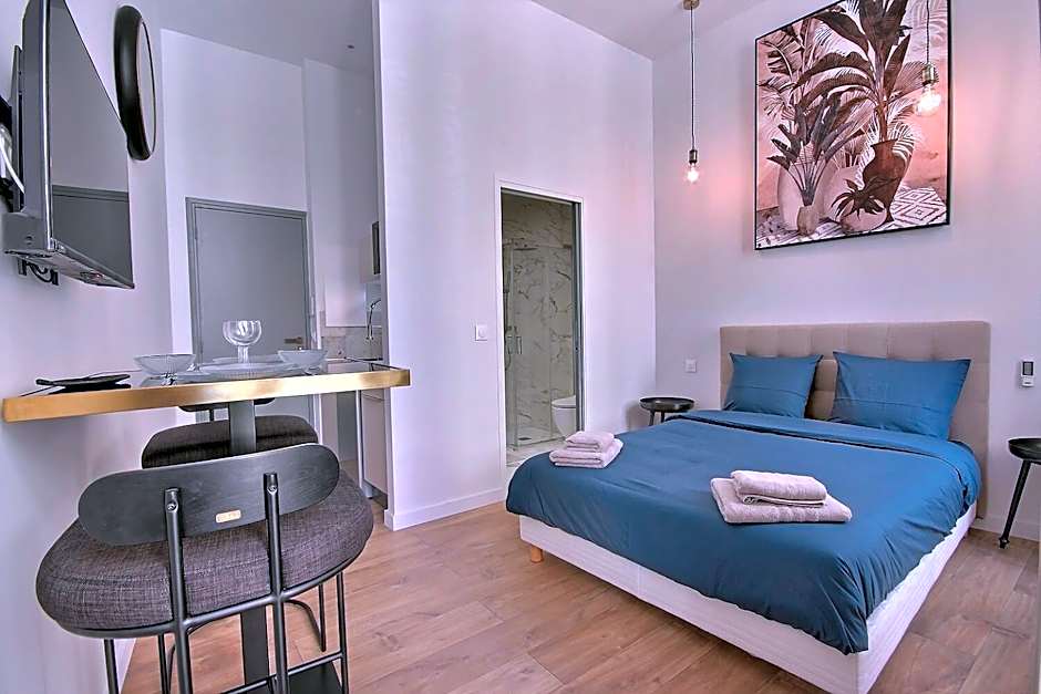 LES TOITS DU VIEUX-PORT