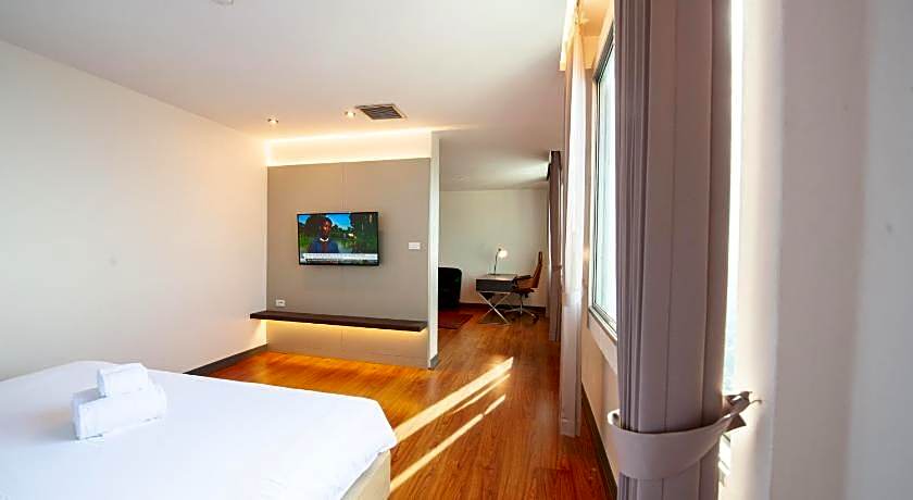 Lee Gardens Plaza Hotel (SHA Extra Plus)