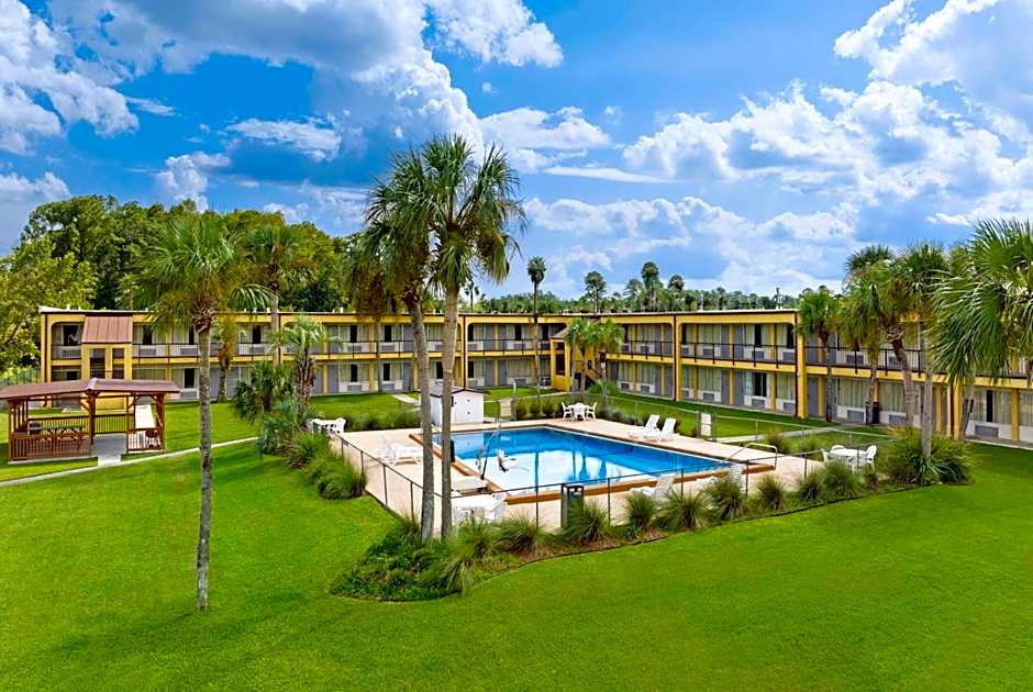 Days Inn by Wyndham Lake City I-75