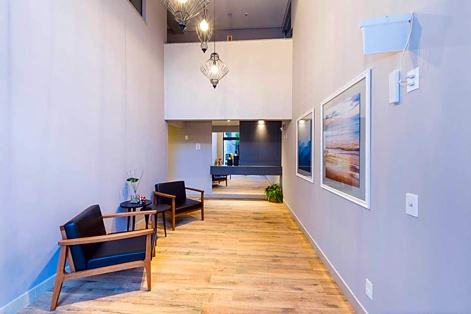 Terrazzo 402B - Apartamento 02 suítes - Acomoda até 06 pessoas - À poucos metros da praia de Bombas - (Consultar serviços de roupa de cama e banho)