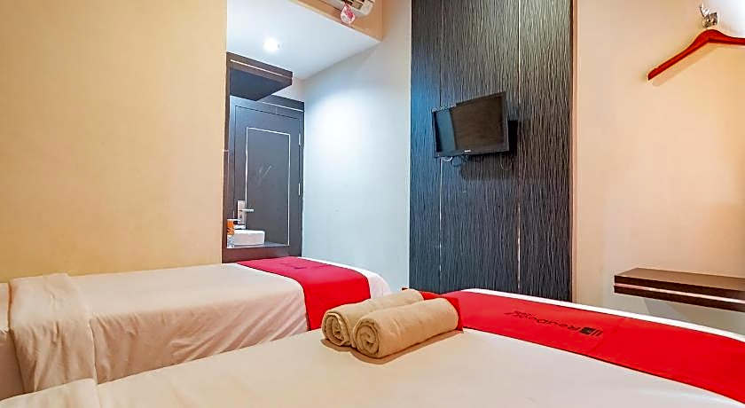 RedDoorz near Stadion Sanaman Mantikei