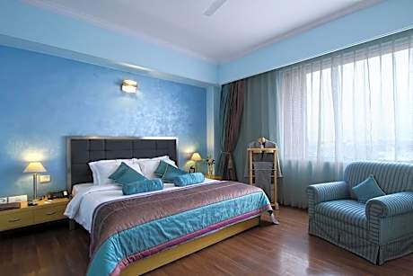 Piccadily Suite with round trip airport transfers