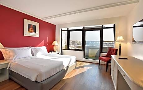 Superior River View Room with Balcony