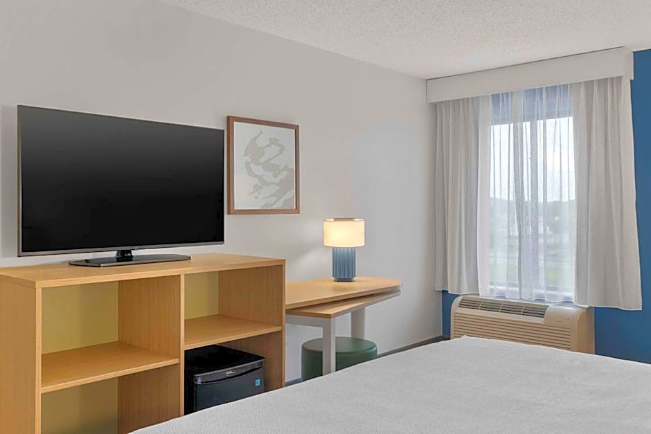 Spark by Hilton Newcomerstown