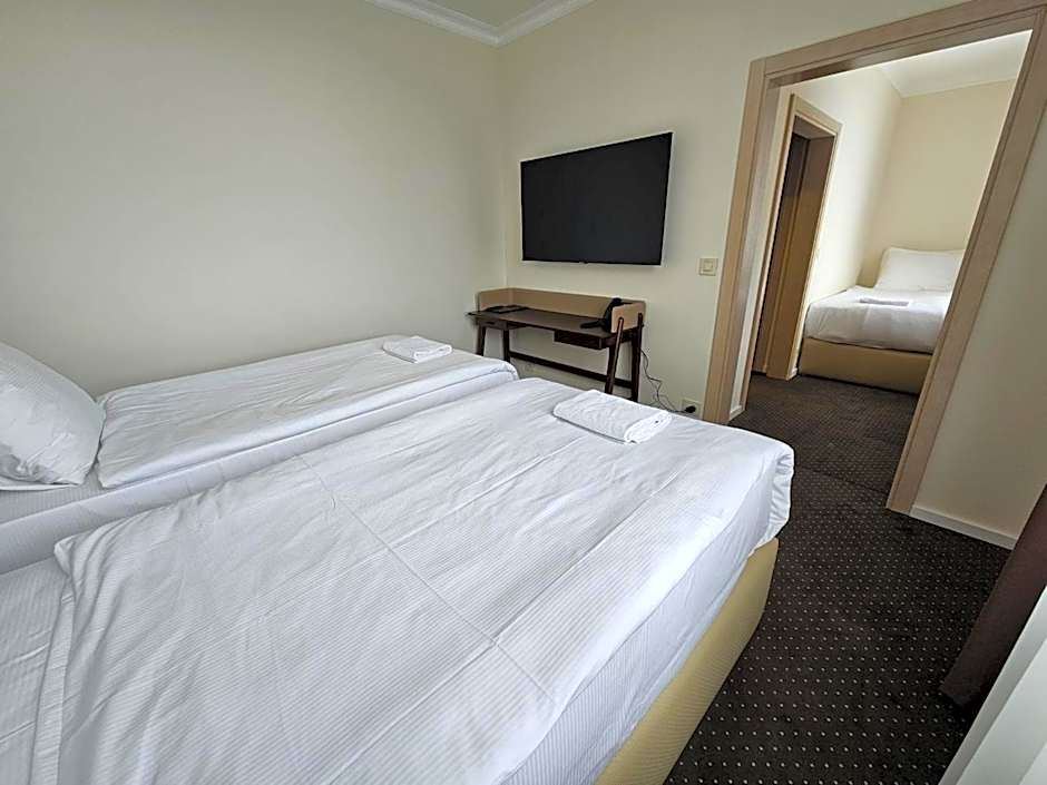 Nobel West Hotel