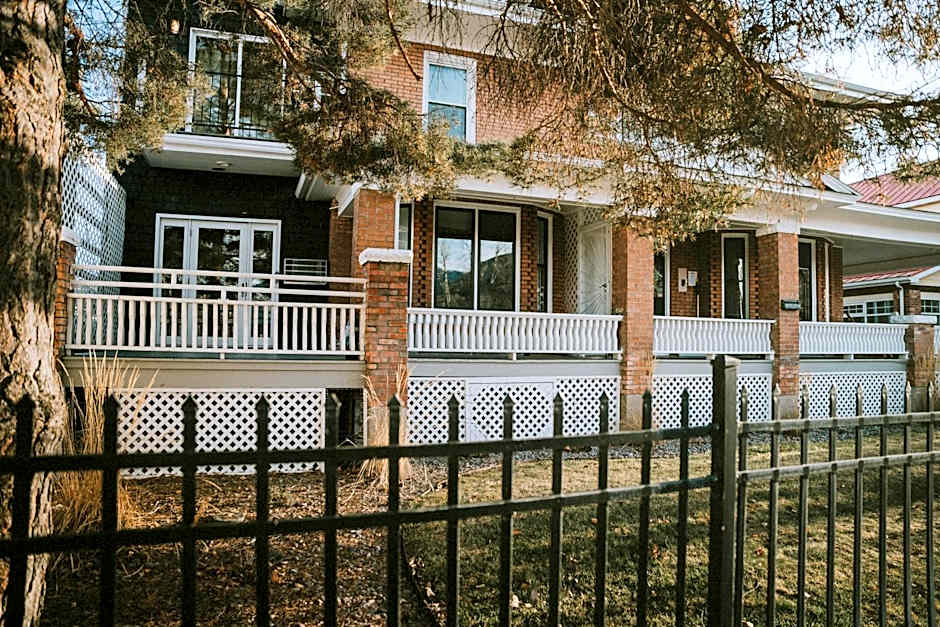 Goldsmith's River Front Inn