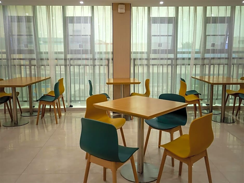 City Comfort Inn Huanggang Huangzhou Railway Station