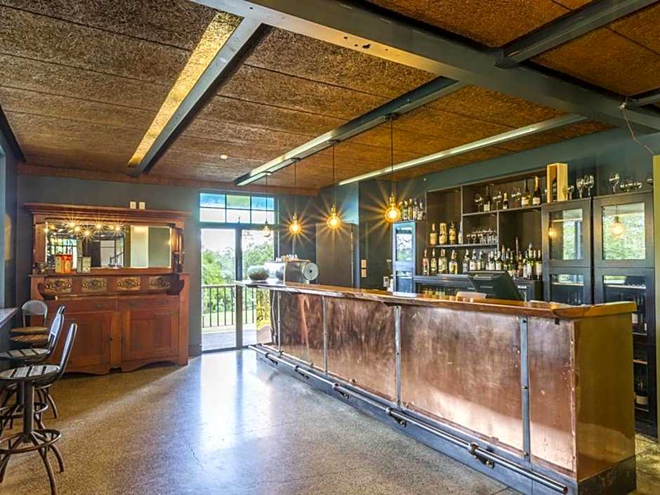 The Narrows Landing Hotel