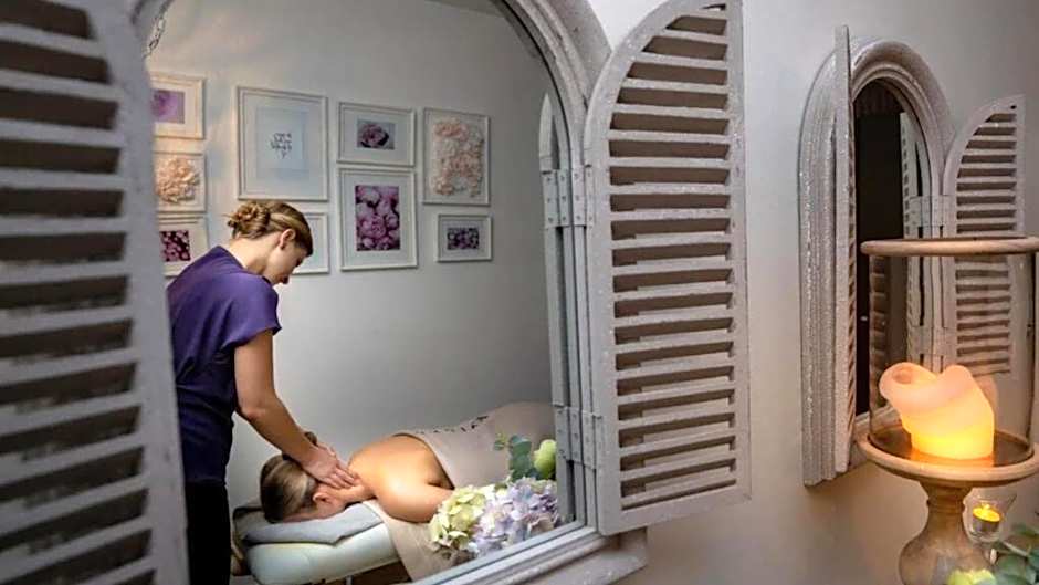 Frost Boutique Hotel