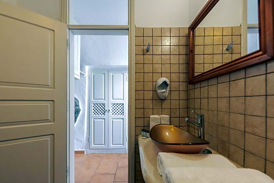 Afroessa Hotel by Caldera Houses
