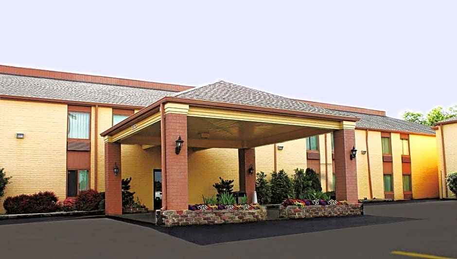 Days Inn & Suites by Wyndham Bloomington/Normal IL