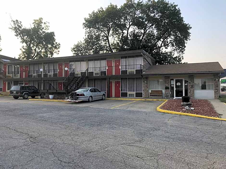 Budget Host Village Inn