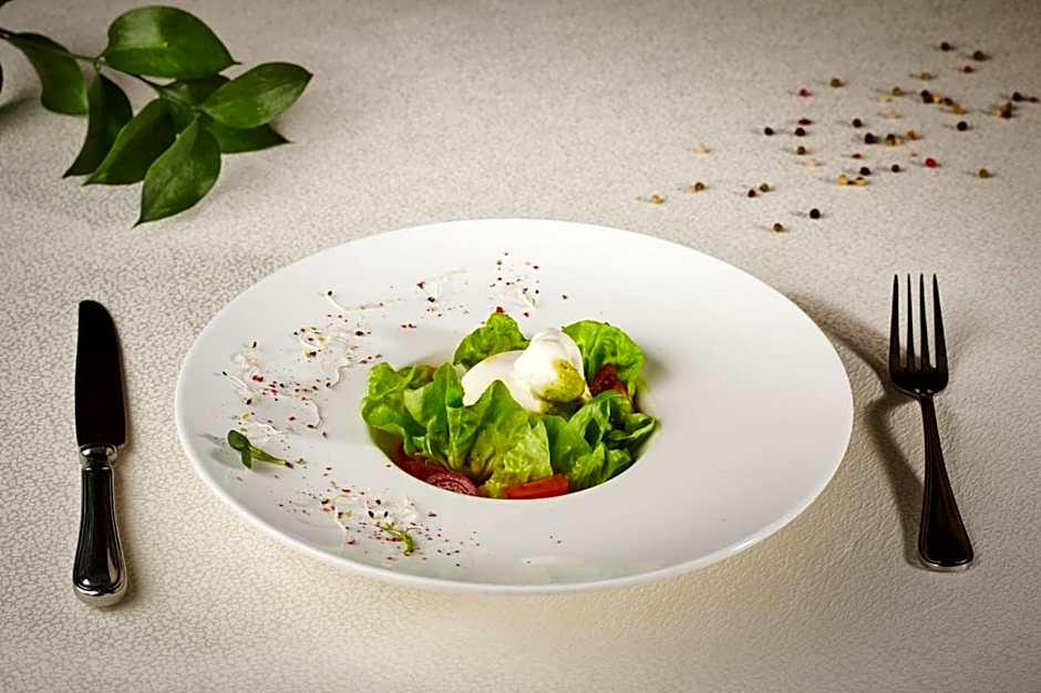 Готель Дніпро Dnipro Hotel