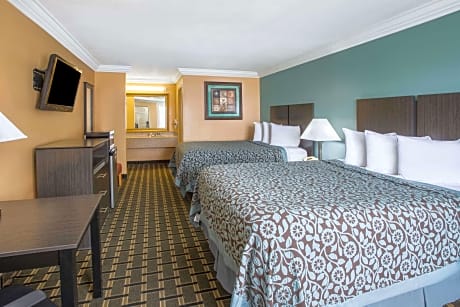 2 Queen Beds Smoking