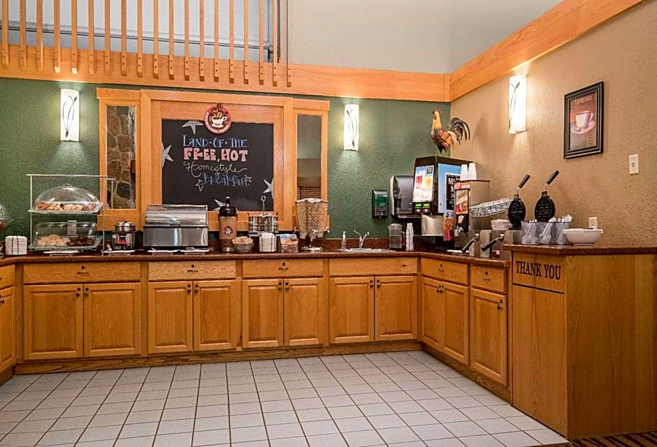 AmericInn by Wyndham Worthington