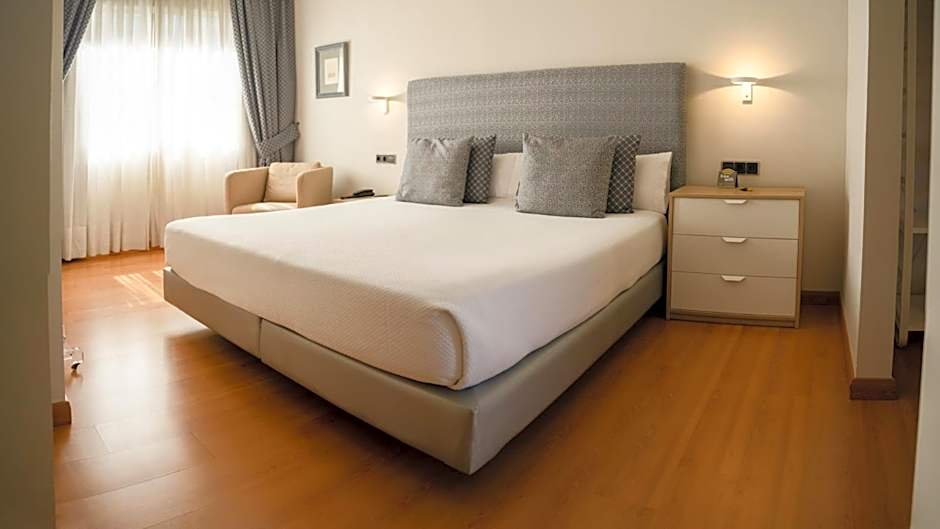 Hotel Sercotel Tres Luces