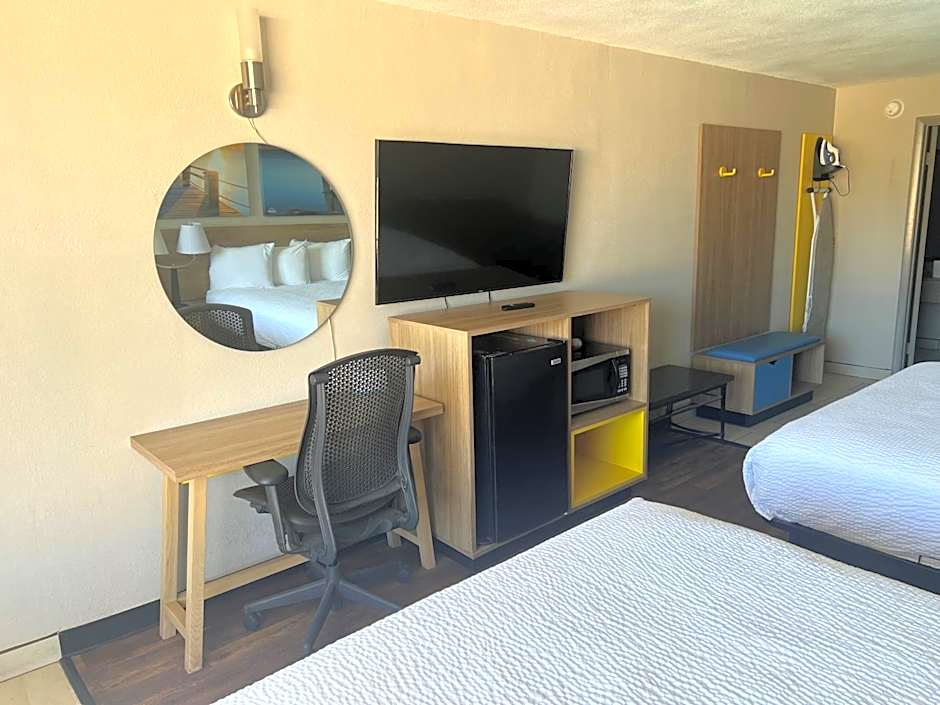 Days Inn by Wyndham St. Petersburg Central