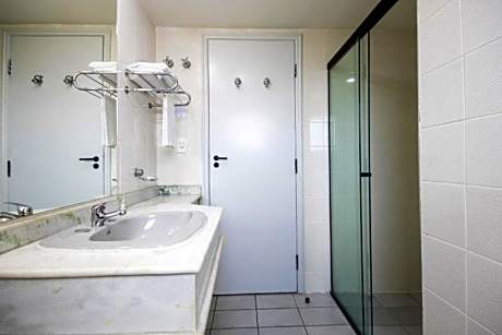 SINGLE STANDARD TRIPLE