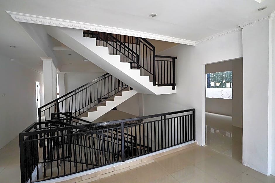 OYO 306 Koen Residence Near RS Gandaria