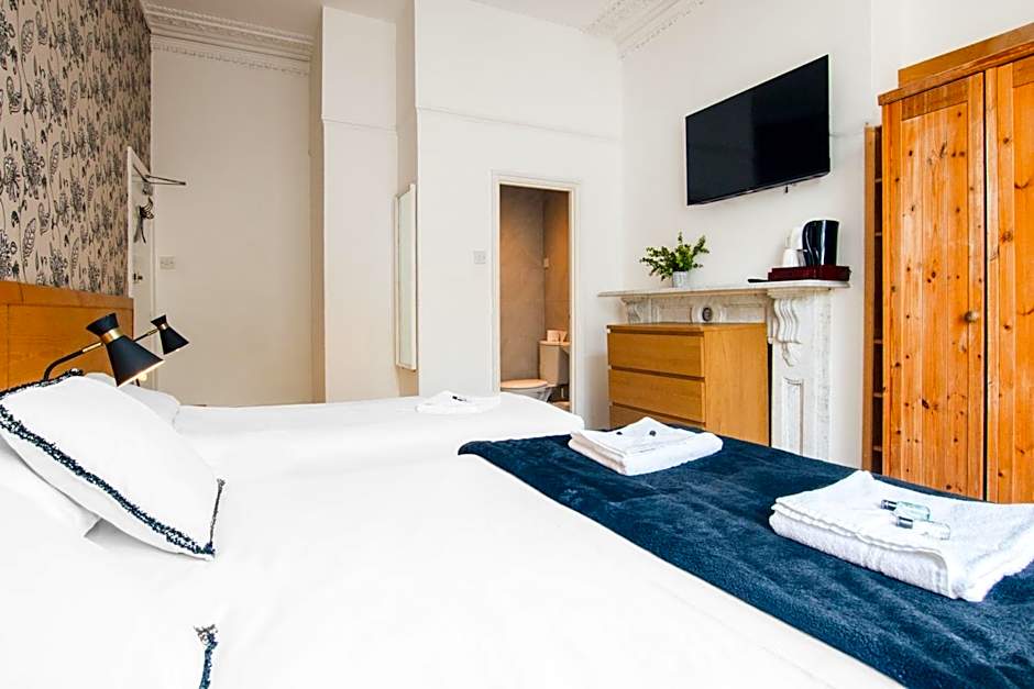 OYO The Lodge Bournemouth