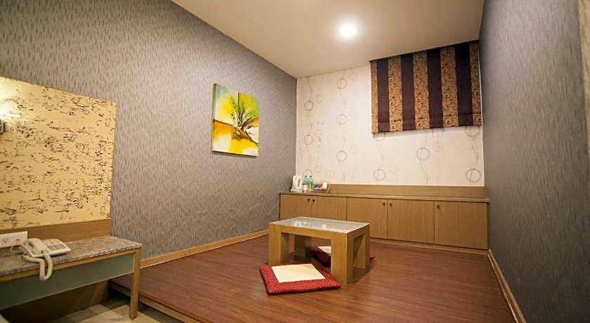 LOVE HOTEL