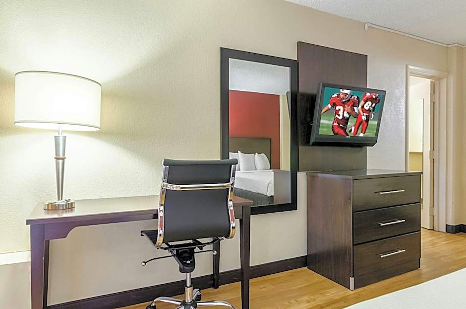 Red Roof Inn PLUS+ Wichita East