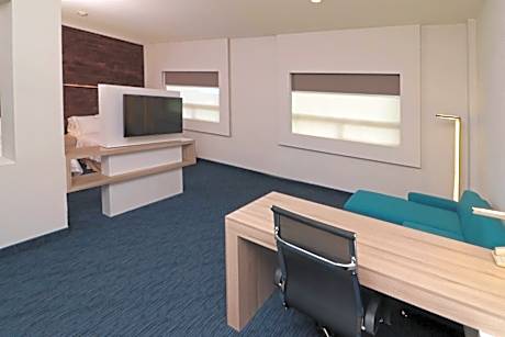 Double Suite with Two Double Beds - Non-Smoking