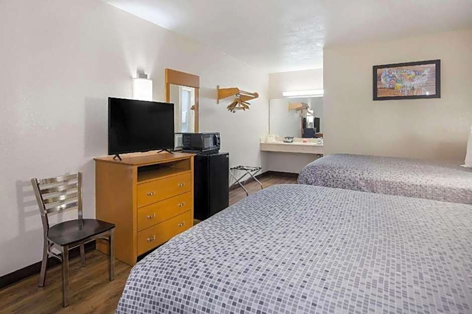 Econo Lodge Live Oak