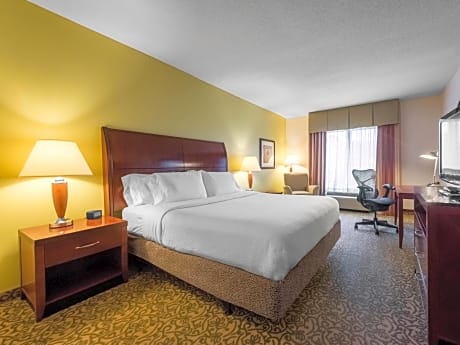 1 King Bed