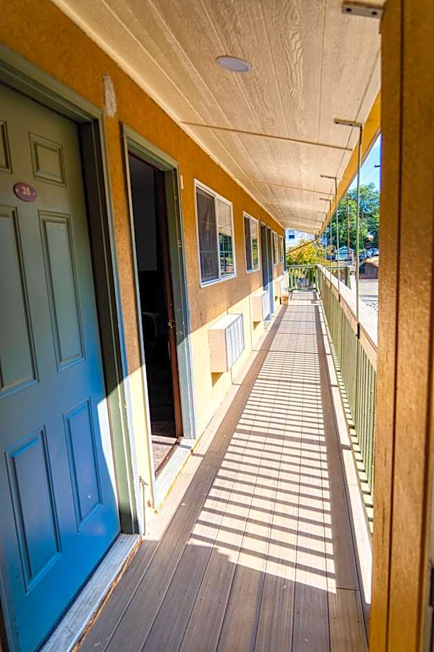 Budget Inn